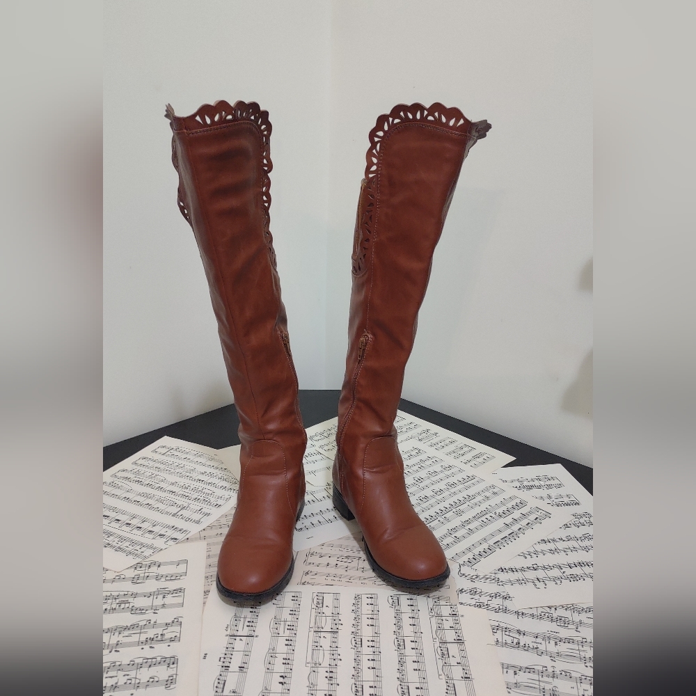 Knee High Scalloped Feminine Boots